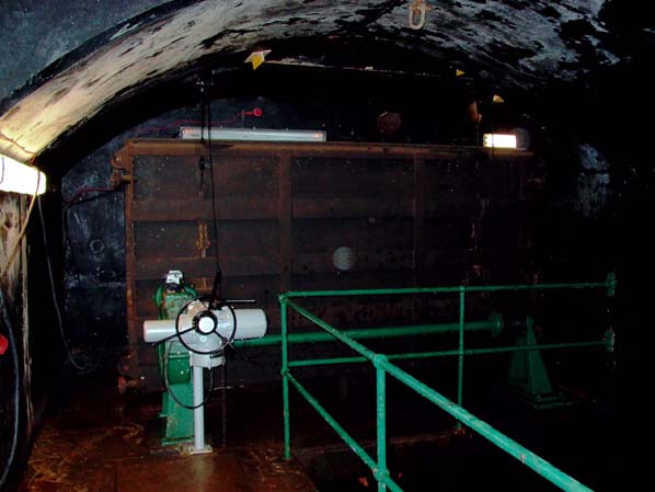 Nant power station - stoplog chamber and gate